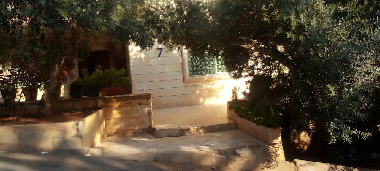 Flower Jarash Exterior photo